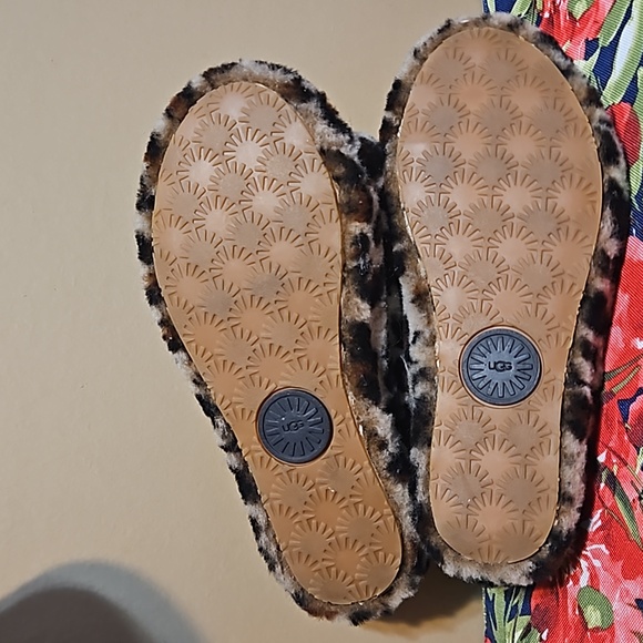 NWOT UGG Leopard Slides - Picture 10 of 10